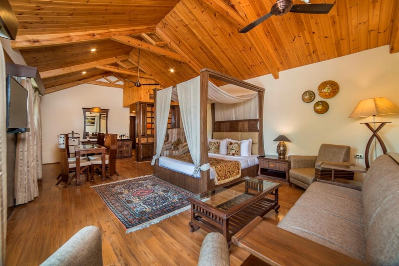 Lemon Tree Hotel Srinagar Екстериор снимка