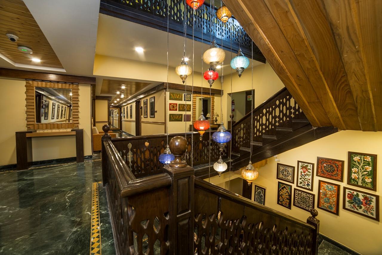 Lemon Tree Hotel Srinagar Екстериор снимка