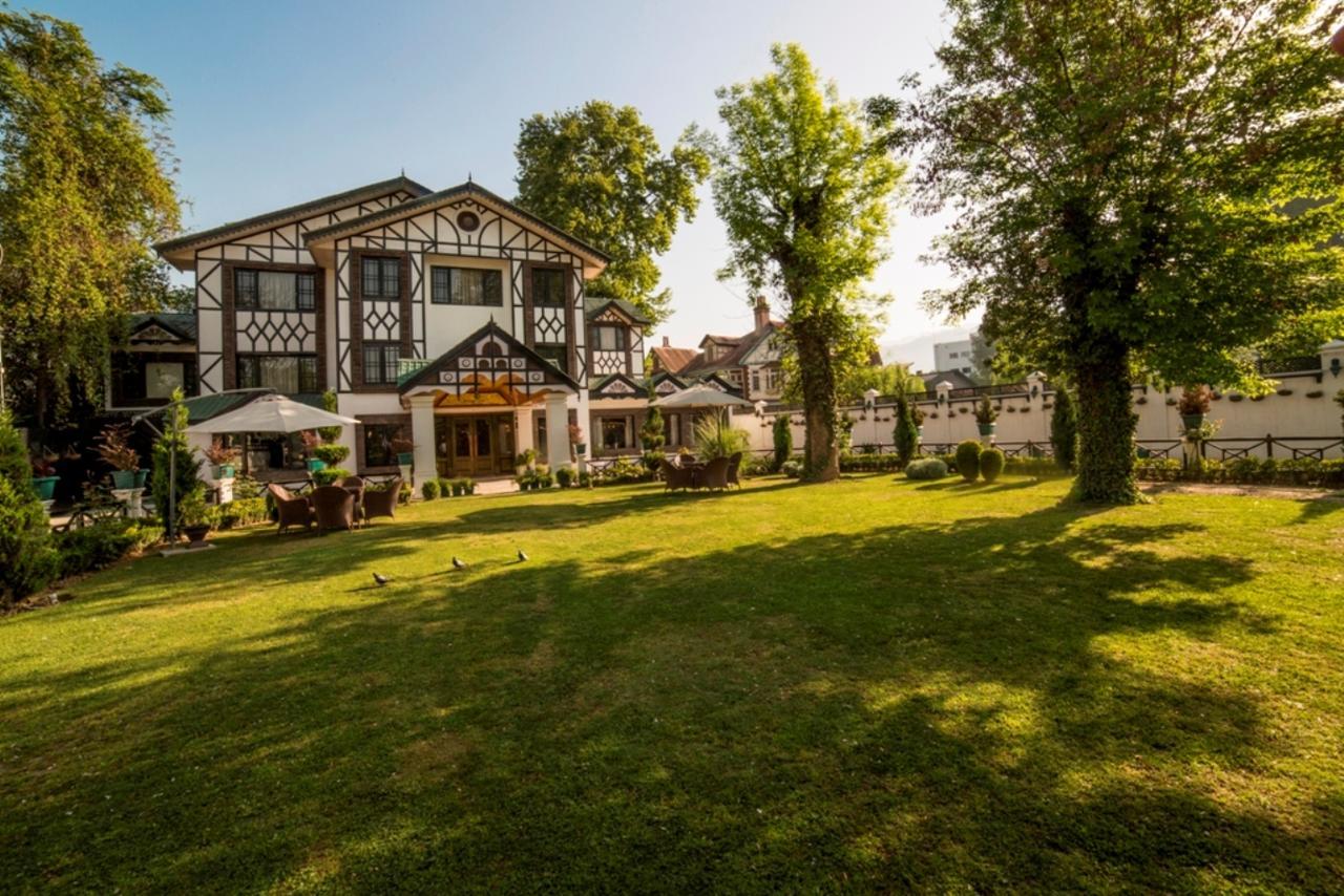 Lemon Tree Hotel Srinagar Екстериор снимка