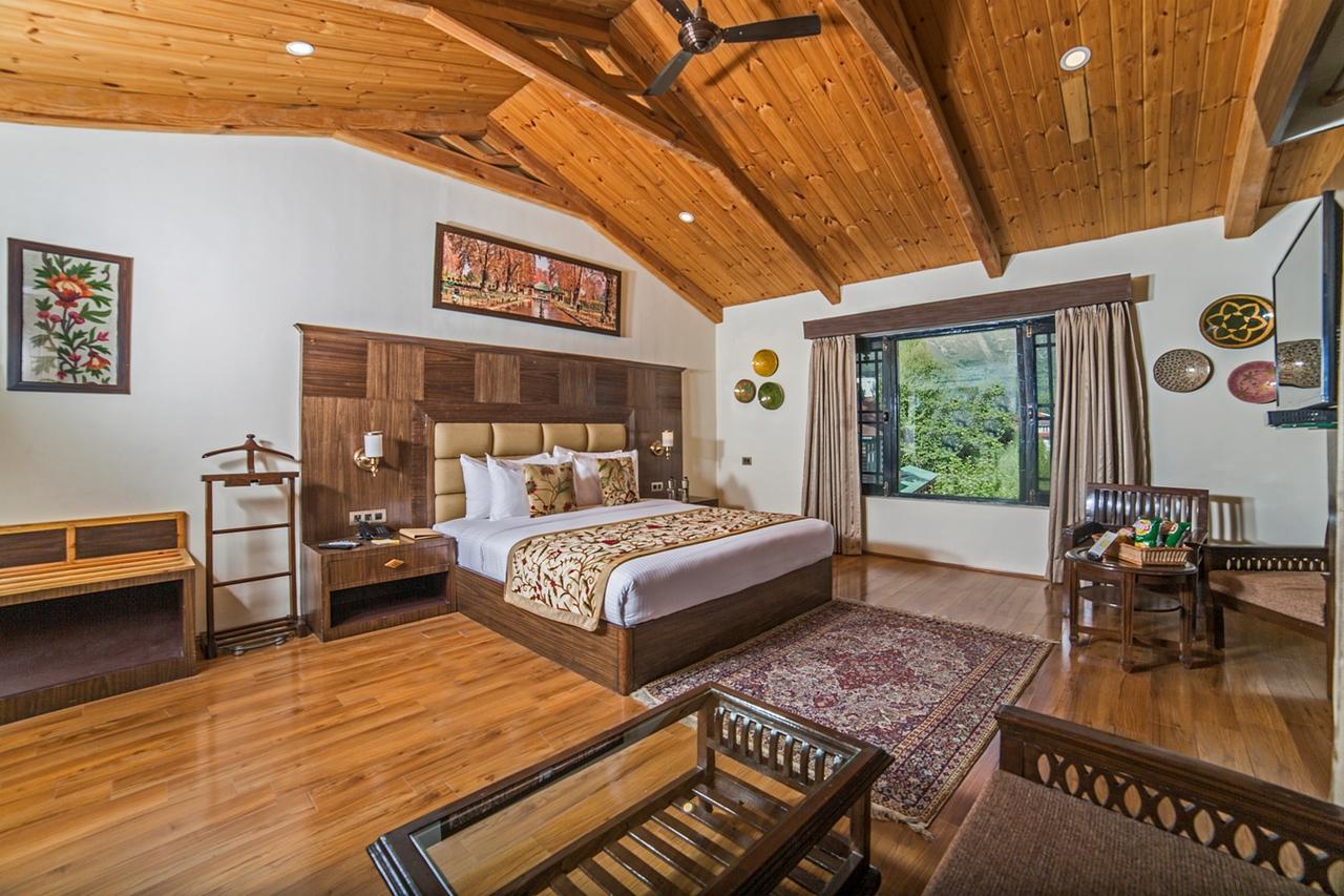 Lemon Tree Hotel Srinagar Екстериор снимка